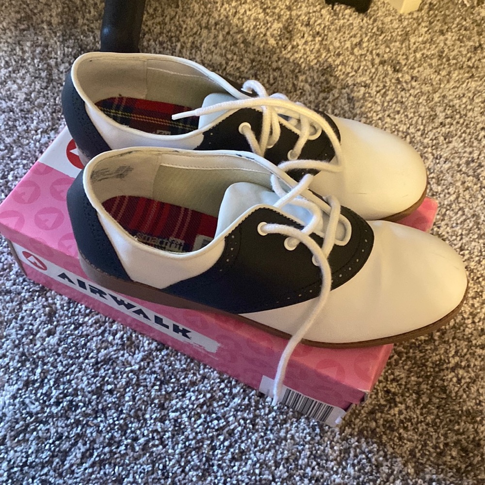 Airwalk shoes